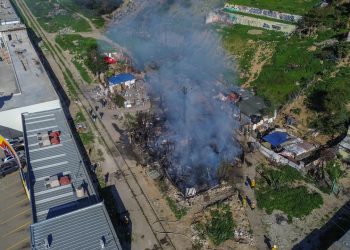 Incendio en Ruiz Cortines consume seis cuartos de madera en Tijuana