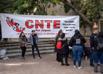 Maestros CNTE en Tijuana exigen pago a interinos; hay adeudos desde 2021
