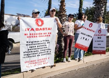 Vecinos de Real del Mar protestan contra Frisa por fallas en servicios