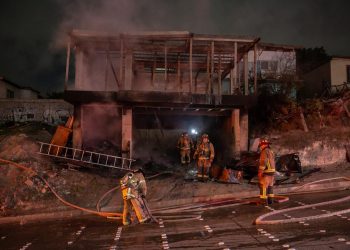Incendio en El Florido consume segundo piso de casa en obra negra