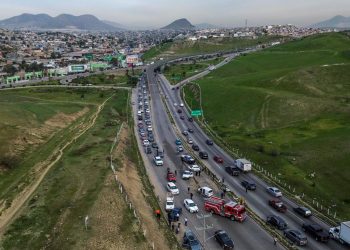 Carambola en Vía Rápida Oriente deja un prensado y caos vial en Tijuana