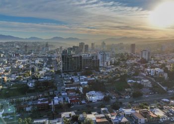 Siguen vientos fuertes en Baja California; prevén rachas de hasta 90 km/h