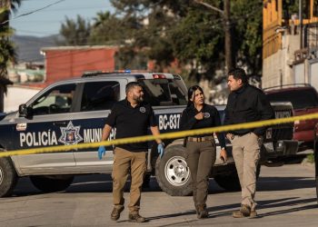 Asesinan a pareja a balazos en la colonia Capistrano, en Tijuana