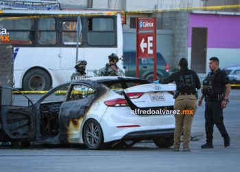 Tres cadáveres en supermercado: hallan cuerpos en cajuela de auto incendiado