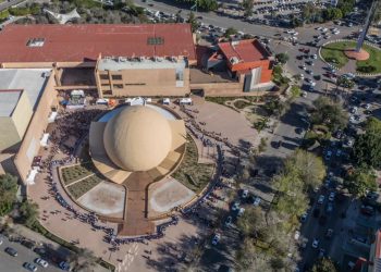 Monumental Rosca en el CECUT reúne a familias por el Día de Reyes en Tijuana