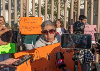 Protestan por despidos en el Hospital Materno Infantil de Tijuana