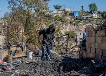 Incendio en Camino Verde deja a familia sin casa y piden apoyo en Tijuana