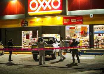 Asesinato en Lomas Verdes: matan a adulto mayor afuera de un Oxxo en Tijuana