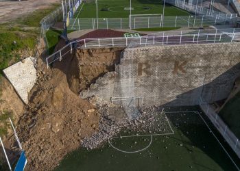 Deslave en colegio Kolbe de Santa Fe derriba barda tras lluvias