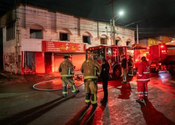 Incendio en Sánchez Taboada obliga a evacuar por ventanas en Tijuana