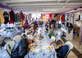 El Pozolazo en colonia Herrera recauda fondos para abuelitos en Tijuana