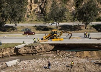 Reparación en Rosas Magallón inicia tras daños por lluvias en el Puente Amarillo