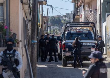 Quema de vehículos en Baja California moviliza corporaciones de seguridad
