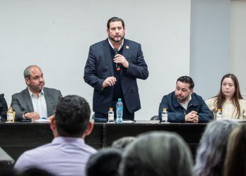 Ismael Burgueño se reúne con policías municipales de Tijuana por pensiones y apoyos